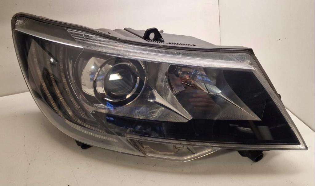 Skoda Superb Xenon koplamp rechts  3T1941018H, Auto-onderdelen, Niet ingevuld, Gebruikt, Niet ingevuld, Ophalen of Verzenden