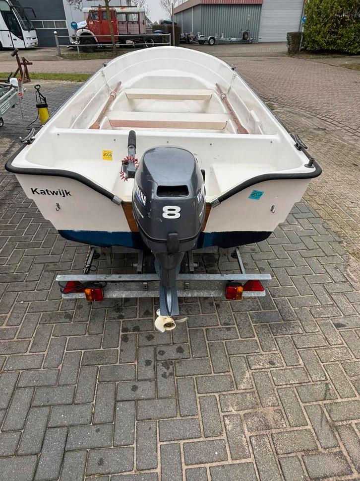 Mooie vis/toerboot, Watersport en Boten, Vis- en Consoleboten, Gebruikt, Tot 10 pk, 3 tot 6 meter, Benzine, Buitenboordmotor, Polyester