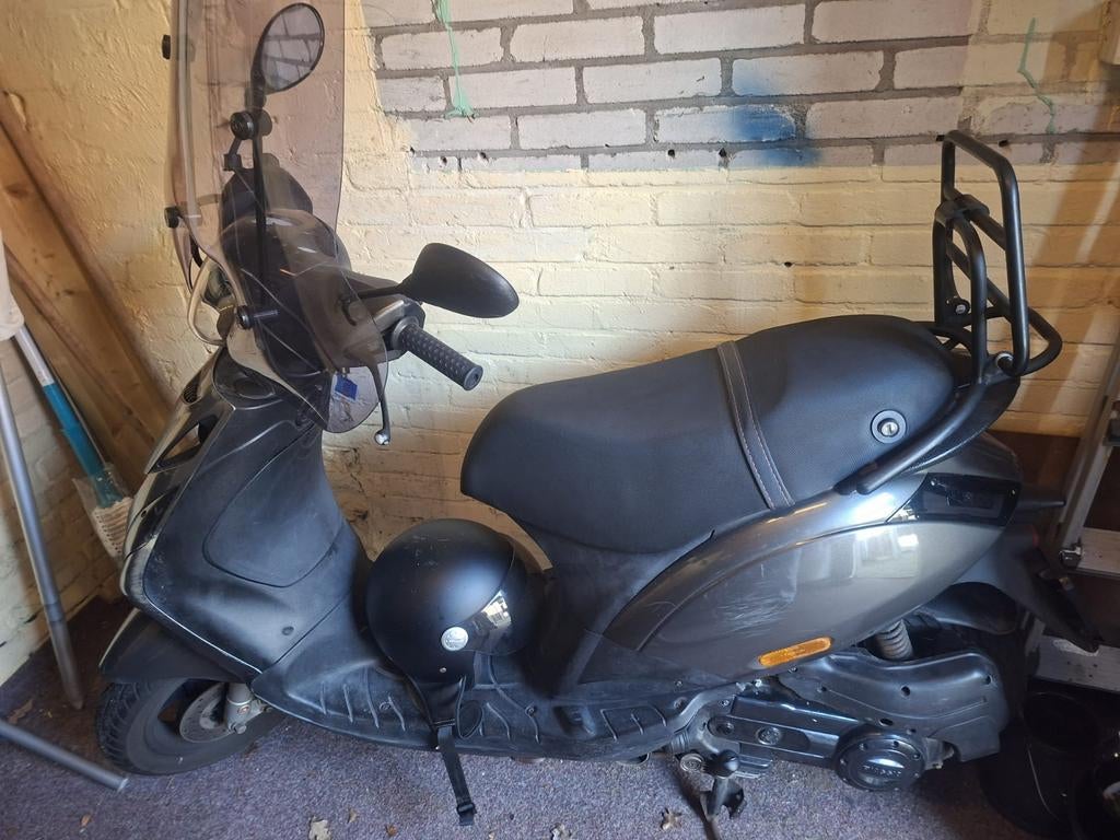 Piaggo zip snor 2018 met beenkleed en helm, Ophalen of Verzenden, Benzine, Piaggio