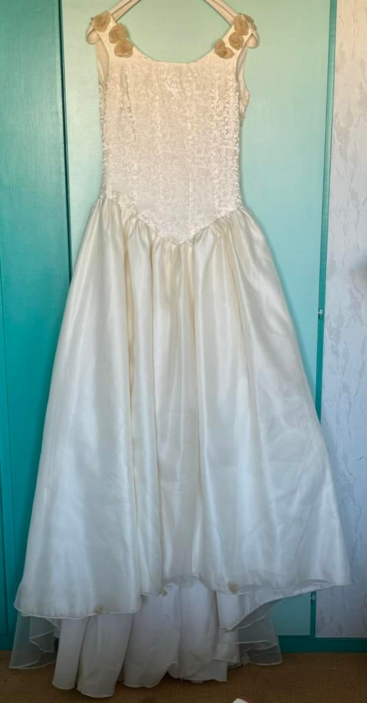 Trouwjurk handgemaakt satijn ivoorkleurig maat 38, Kleding | Dames, Trouwkleding en Trouwaccessoires, Ophalen of Verzenden, Gedragen