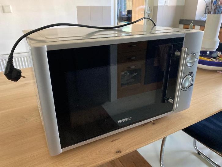 Magnetron, Witgoed en Apparatuur, Magnetrons, Zo goed als nieuw, Vrijstaand, Magnetron, 45 tot 60 cm, Draaiplateau, Ophalen