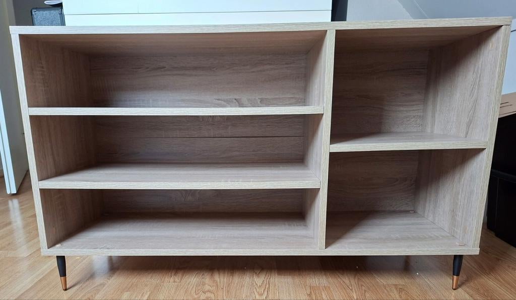 Een degelijk laag dressoir / tv kastje met luxe pootjes, Huis en Inrichting, Kasten | Dressoirs, Ophalen, Met plank(en), 100 tot 150 cm