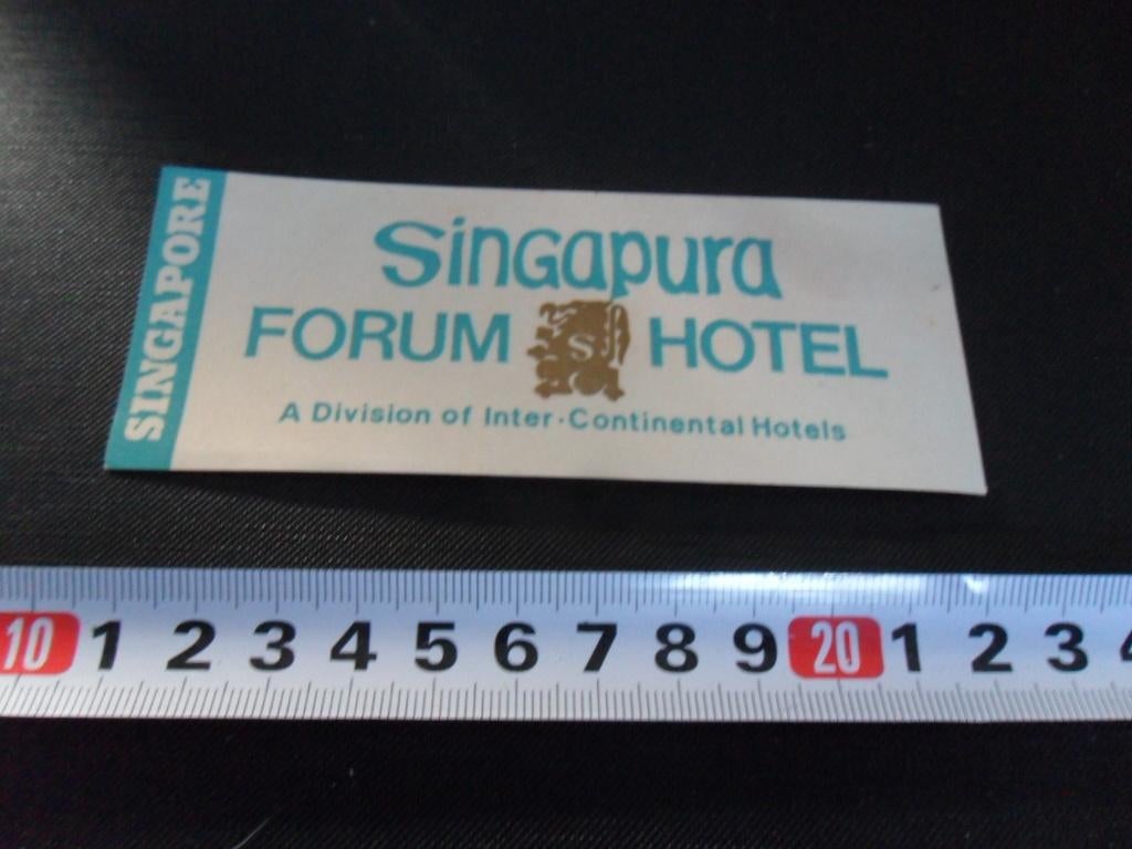 sticker Singapura Forum Hotel, Verzamelen, Stickers, Zo goed als nieuw, Ophalen