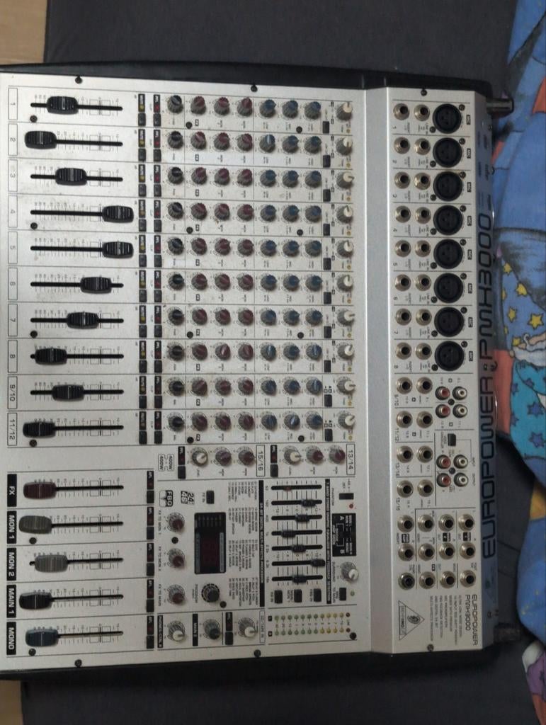 Behringer Europower PMH3000 Powermixer Mengpaneel, Ophalen, Gebruikt, 20 kanalen of meer, Microfooningang