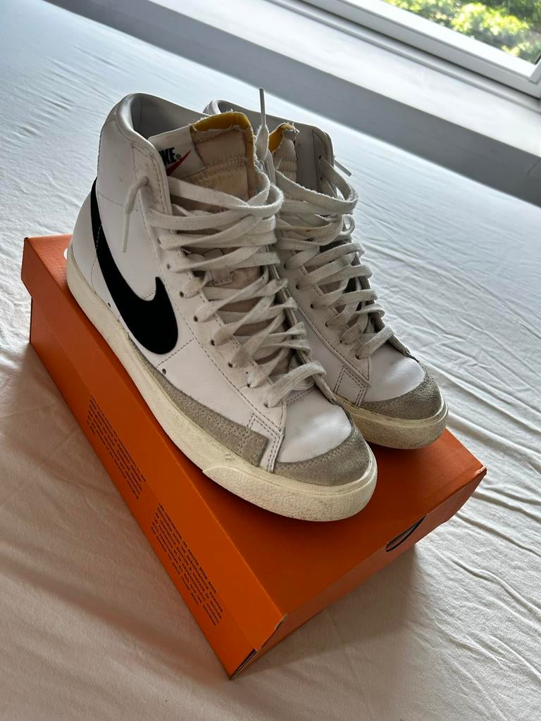 Nike Blazer Mid - Stijlvolle Sneakers, Wit, Ophalen of Verzenden, Sneakers of Gympen, Gedragen
