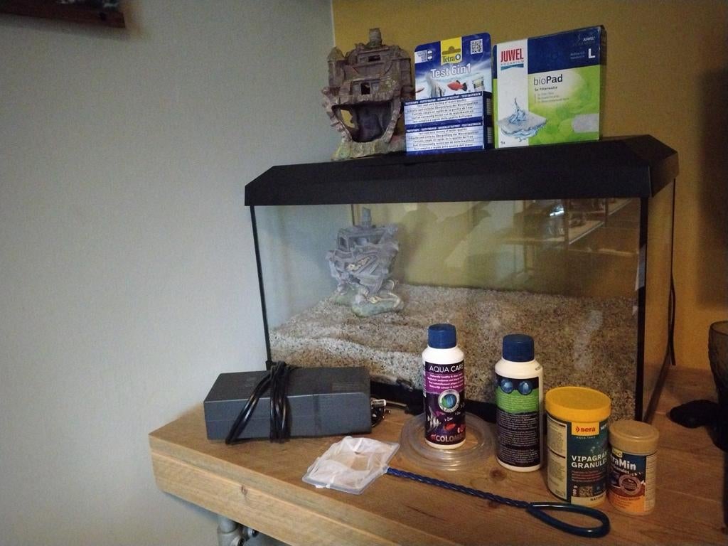 Aquarium juwel 60 liter, Ophalen, Zo goed als nieuw, Grind, Zand of Voedingsbodem