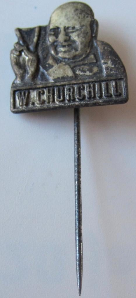 speldje van Sir Winston Churchill die een V teken maakt, Verzamelen, Speldjes, Pins en Buttons, Ophalen of Verzenden, Zo goed als nieuw