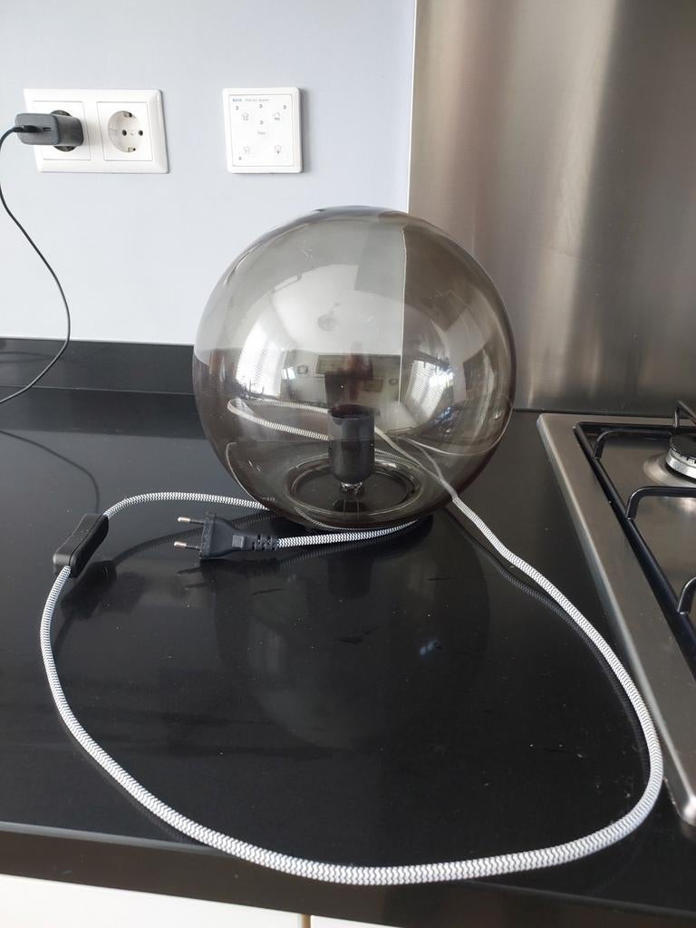 Ikea Fado Lamp - Bolvormige Tafellamp, Huis en Inrichting, Lampen | Tafellampen, Gebruikt, Modern, Scandinavisch, Ophalen of Verzenden