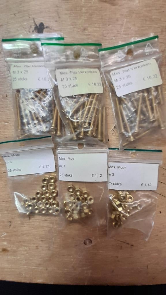 75 messing boutjes m3 met ringen en moeren bijna gratis, Ophalen of Verzenden, Nieuw, 1:144 of kleiner