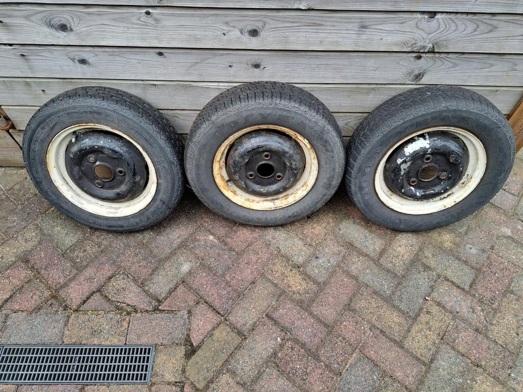 3 velgen met band maat 165/70 R13, Ophalen