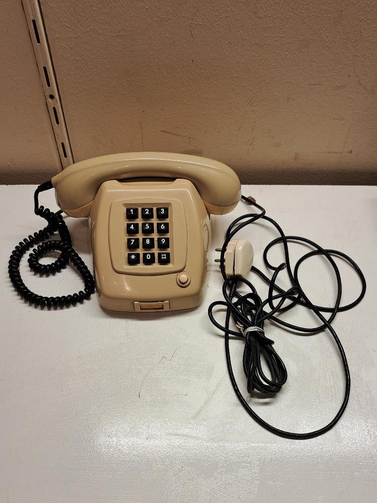 vintage P.T.T. telefoon T65 met druktoetsen, Ophalen of Verzenden, Gebruikt