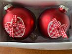 2 Kerstballen van Glas Kleur: Rood met Hartje en Strik Nieuw, Ophalen of Verzenden, Nieuw
