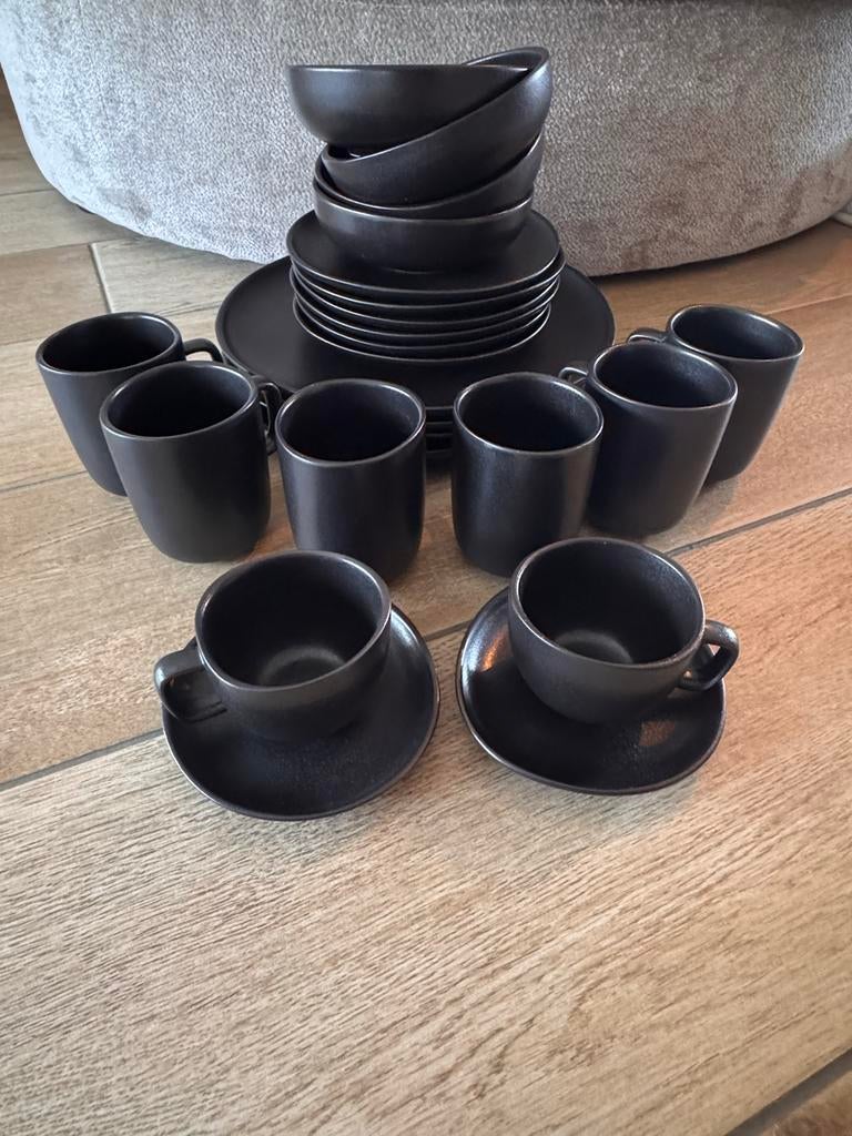 Servies Casa: Borden, schaaltjes en mokken (organische vorm), Ophalen, Keramiek, Zo goed als nieuw, Effen