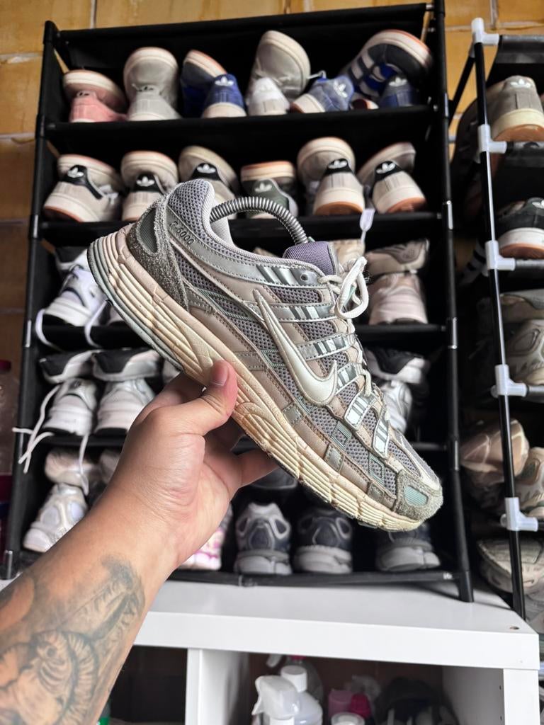 Nike P-6000 Flat Pewter 43, Kleding | Heren, Schoenen, Zo goed als nieuw, Sneakers of Gympen, Overige kleuren, Ophalen of Verzenden