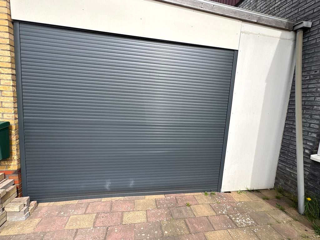 Garagedeur Rolluik electrisch. met afstandsbediening, Gebruikt, Overige kleuren, 200 cm of meer, Ophalen of Verzenden