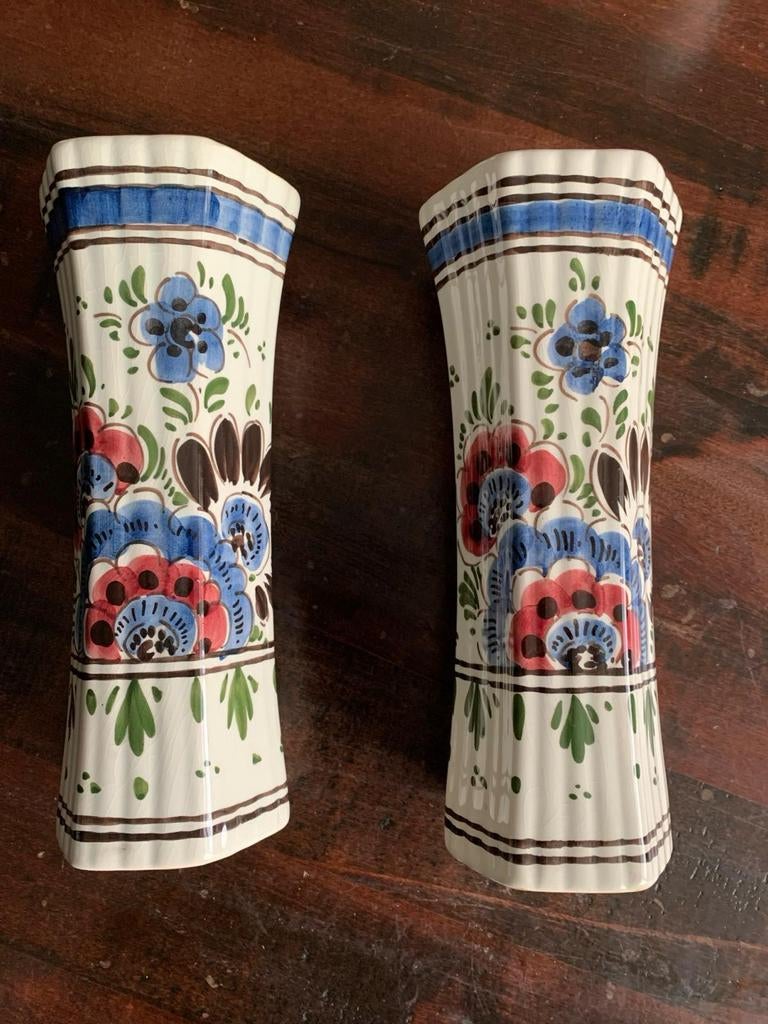 Twee handgeschilderde vazen, Delfts Holland, Antiek en Kunst, Antiek | Vazen, Ophalen