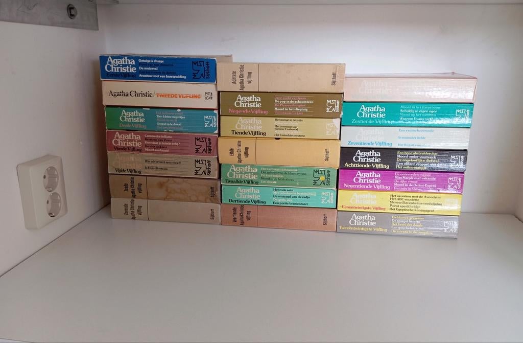 Agatha Christie - 21 Vijflingen / 105 boeken/verhalen, Ophalen of Verzenden, Gelezen, Agatha Christie