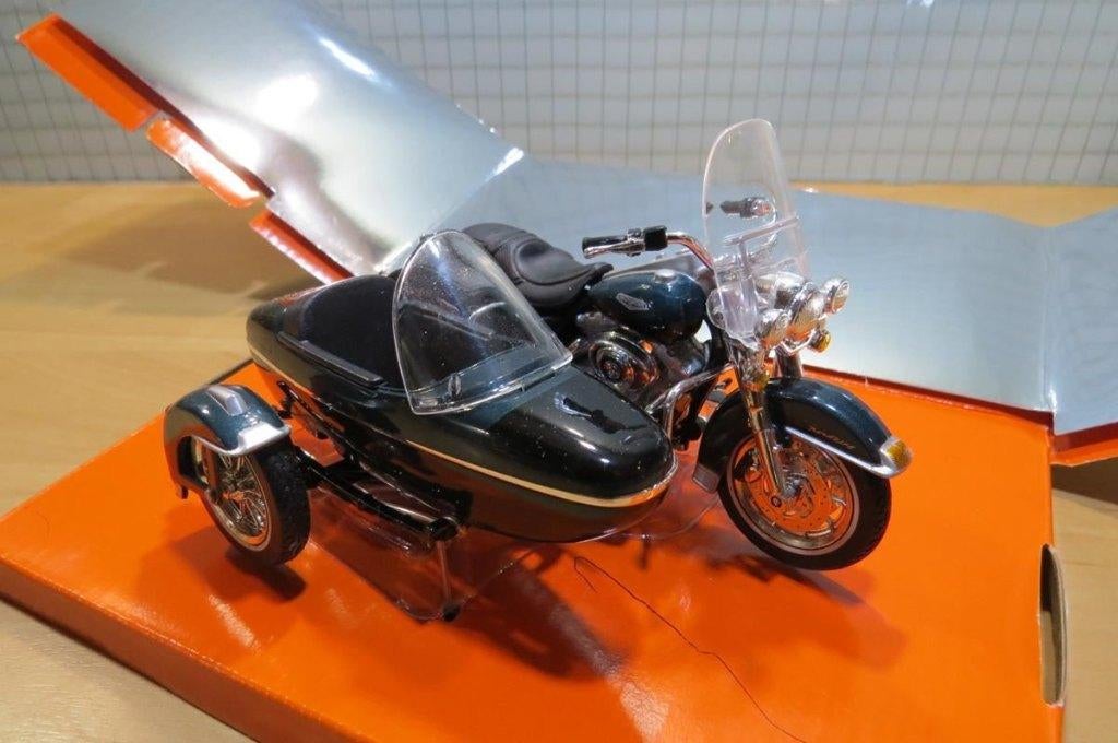 Harley Davidson sidecar zijspan FLHRCI 2001 1:18 (17), Hobby en Vrije tijd, Maisto, May Cheong Group France S.A.S., Nieuw, Ophalen of Verzenden