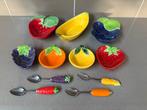 Vintage 7 schaaltjes fruitvorm  met 4 bijpassende lepels, Huis en Inrichting, Keuken | Servies, Ophalen of Verzenden, Overige stijlen
