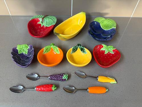 Vintage 7 schaaltjes fruitvorm  met 4 bijpassende lepels, Huis en Inrichting, Keuken | Servies, Zo goed als nieuw, Schaal of Schalen