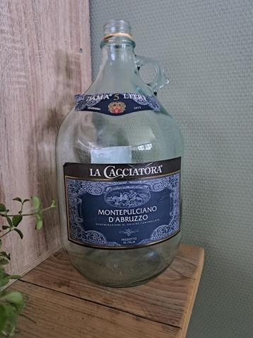 Flessen van La Cacciatora Montepulciano d'Abruzzo beschikbaar voor biedingen