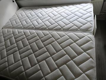 Zgn 2 matrassen 90x200cm beschikbaar voor biedingen