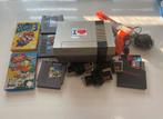 Nintendo nes + games en zapper, Spelcomputers en Games, Spelcomputers | Nintendo NES, Ophalen of Verzenden, Gebruikt, Met 3 controllers of meer