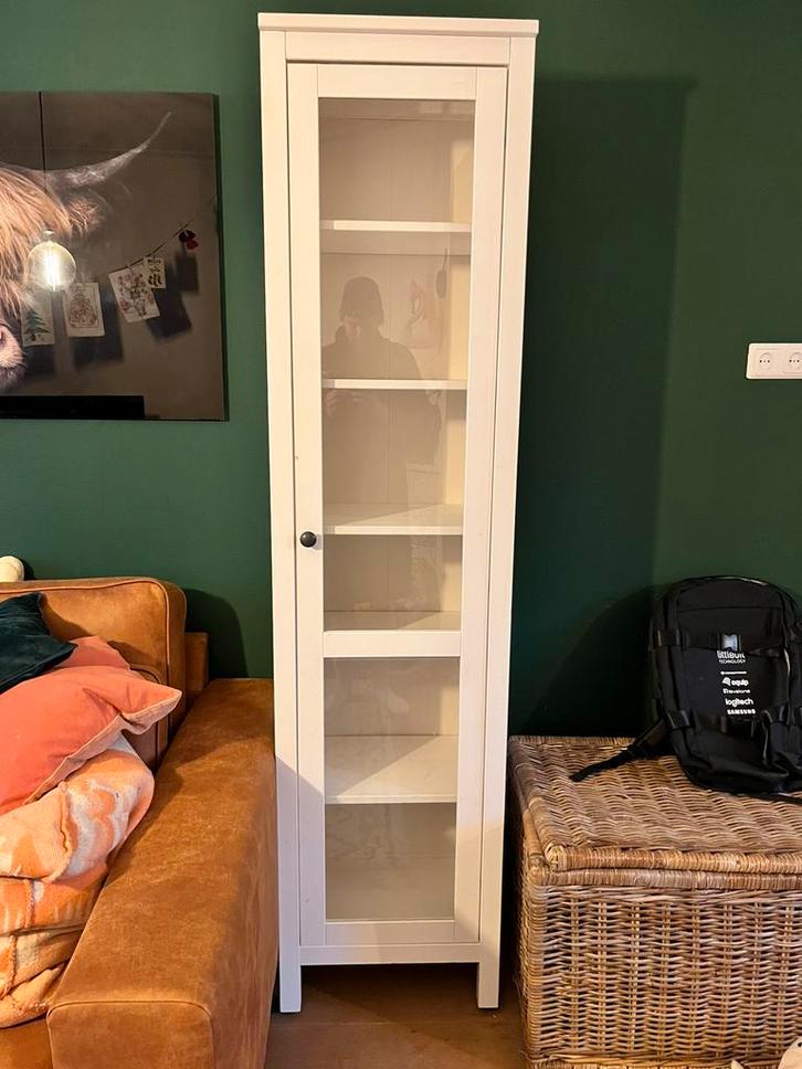 Hemnes boekenkast met glazen deur, Huis en Inrichting, Kasten | Vitrinekasten, 150 tot 200 cm, Minder dan 50 cm, 25 tot 50 cm