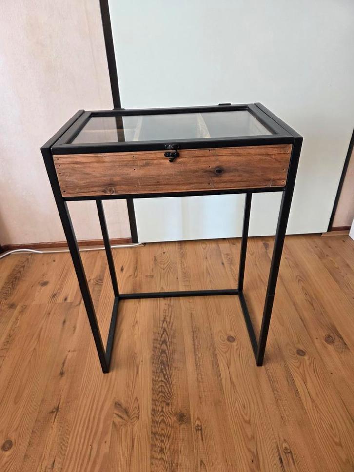 Hoge sidetafel / bijzettafel met glazen klep en siervakjes, Huis en Inrichting, Tafels | Sidetables, Gebruikt, Minder dan 25 cm