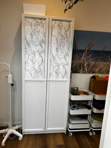 Gratis ophalen twee kasten van Ikea (Billie en Havasta)