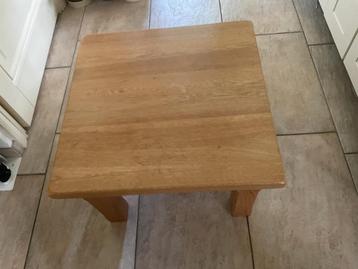 Eiken salontafel beschikbaar voor biedingen