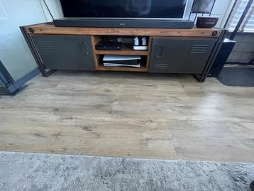 Tv-meubel industrieel (acaciahout en metaal) beschikbaar voor biedingen