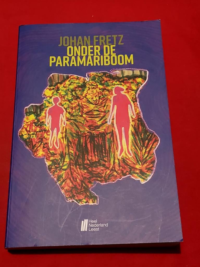 Onder de Paramariboom. Johan Fretz. Nederland Leest 2025, Boeken, Boekenweekgeschenken, Ophalen of Verzenden, Gelezen