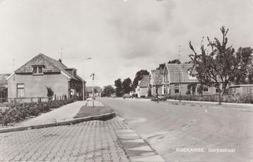 Ansichtkaart van de Dorpsstraat in Koekange beschikbaar voor biedingen