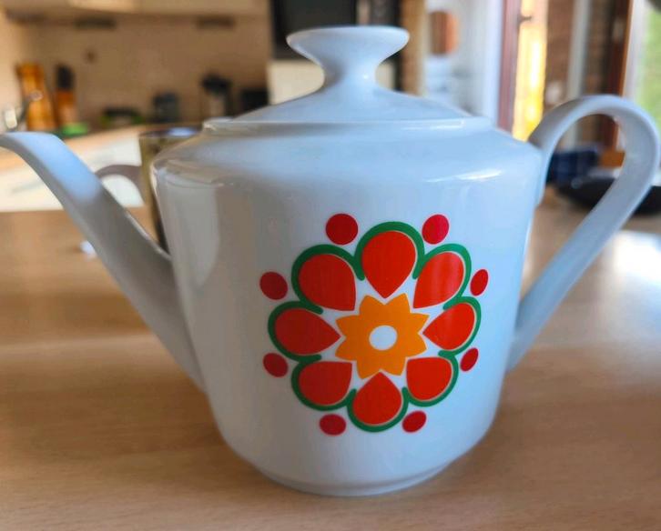 Kahla DDR porselein theepot – retro jaren ’70 bloemmotief, Antiek en Kunst, Antiek | Servies los, Ophalen of Verzenden