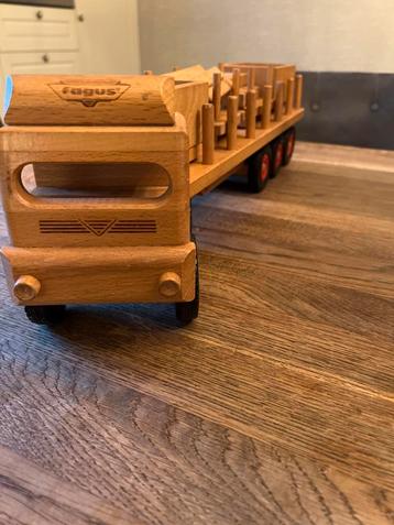 Fagus Houten Vrachtwagen beschikbaar voor biedingen