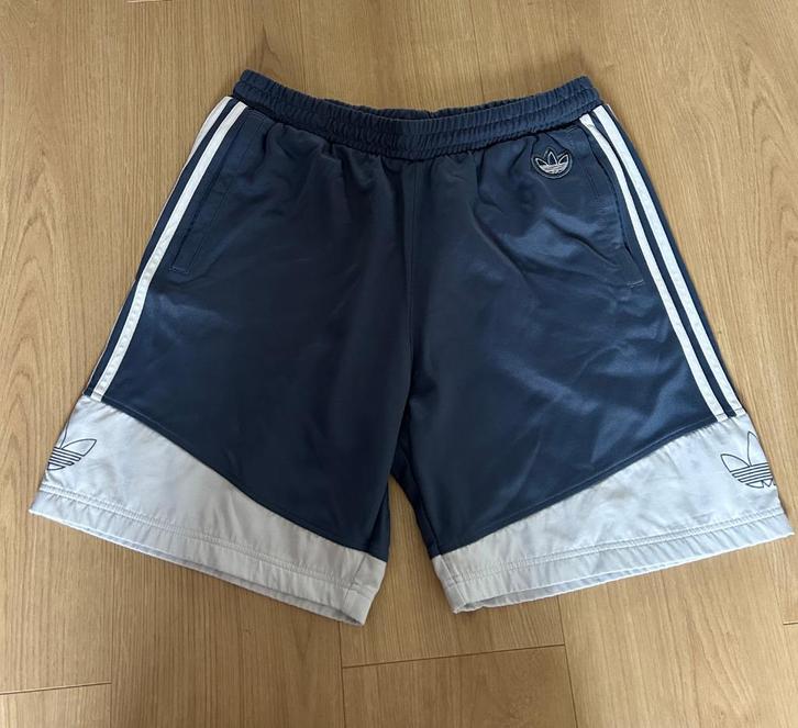 Blauw met witte Adidas korte broek/shorts M, nooit gedragen, Kleding | Heren, Sportkleding, Nieuw, Algemeen, Maat 48/50 (M), Blauw