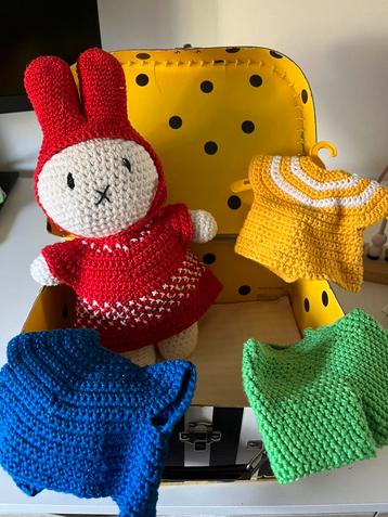 Nijntje knuffel mer kleertjes beschikbaar voor biedingen