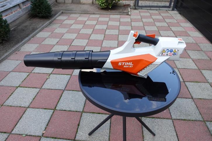 Stihl BGA 57, Tuin en Terras, Bladblazers, Zo goed als nieuw, Handgedragen, Accu, Verzenden