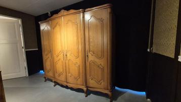 Gratis: kast  beschikbaar voor biedingen