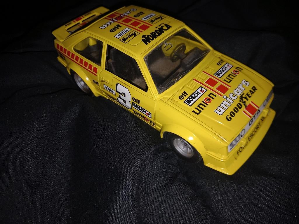 Ford escort Xr3, Hobby en Vrije tijd, Modelauto's | 1:24, Ophalen of Verzenden, Zo goed als nieuw, Auto, Overige merken