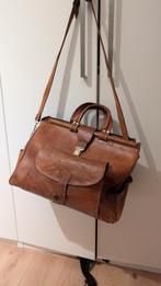 Vintage leren dokterstas met schouderband, Sieraden, Tassen en Uiterlijk, Tassen | Reistassen en Weekendtassen, 40 tot 60 cm, 30 cm of meer