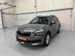 Skoda Kamiq 1.0 TSI DSG Tour De France *acc*Smartlink*, Auto's, Met garantie (alle), 620 kg, Origineel Nederlands, Nieuw