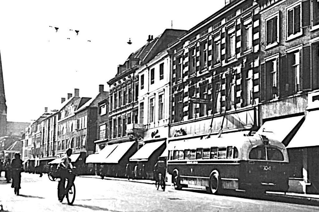987379 Arnhem 1950 Perfin Gelopen met postzegel, Verzenden, 1940 tot 1960, Gelopen, Gelderland