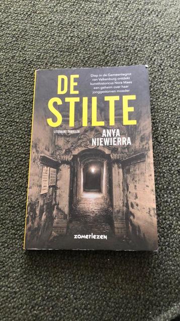 De stilte Anya Niewierra beschikbaar voor biedingen