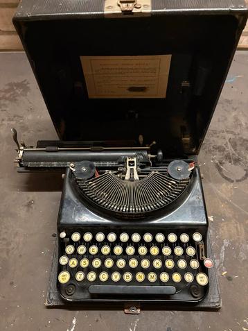 Remington vintage typmachine beschikbaar voor biedingen