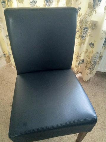 4  eetkamerstoelen bekleed met blauw leer in  z g st beschikbaar voor biedingen