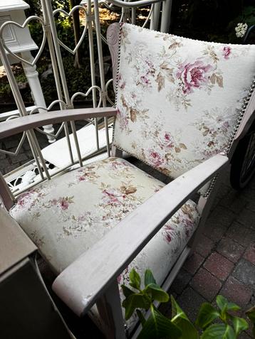 Lieve brocante stoel vintage beschikbaar voor biedingen