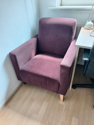 Rode fauteuil  beschikbaar voor biedingen