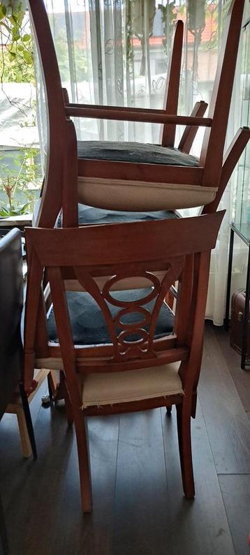 4 Houten eetkamerstoelen met vering beschikbaar voor biedingen